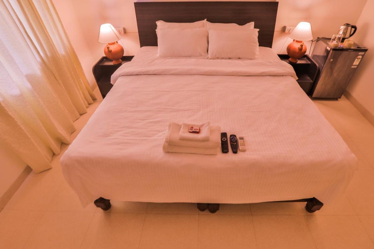 Pinnacle Blue By The Beach Calangute Exterior photo