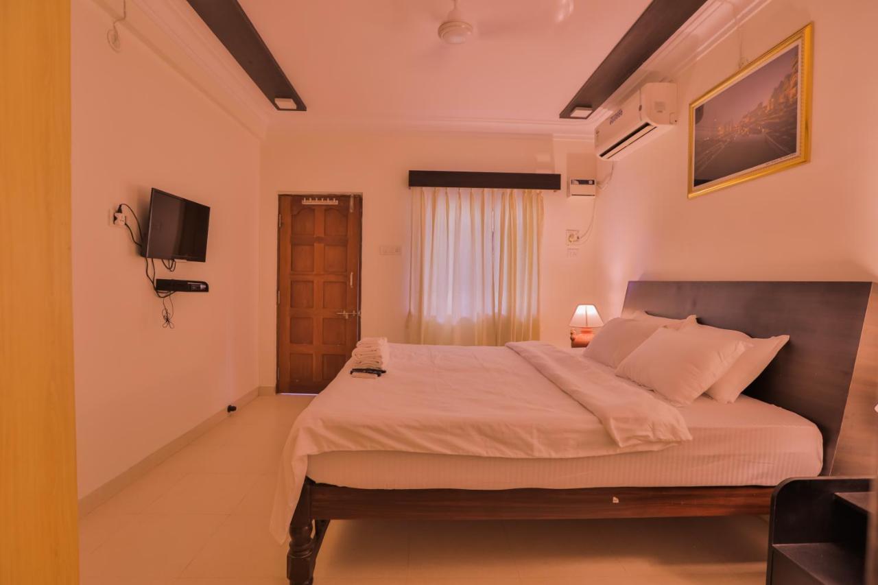Pinnacle Blue By The Beach Calangute Exterior photo